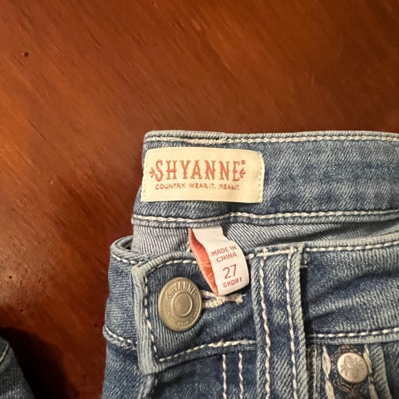 Shyanne Women’s Jeans - Picture 4 of 5